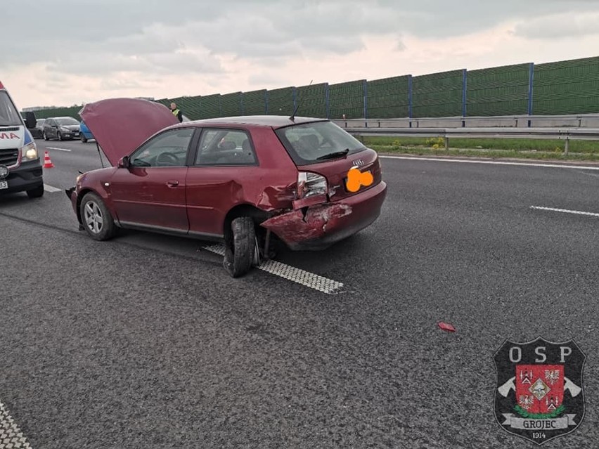 Rudno. Zderzenie samochodów na autostradzie A4. Dwie osoby zostały ranne [ZDJĘCIA]