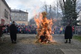 Wodzenie Judosza w Skoczowie 2023. Zobacz ZDJĘCIA. Słomiana kukła została spalona, by odpędzić zło