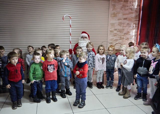 Święty Mikołaj zawitał do dzieci w Przysusze.