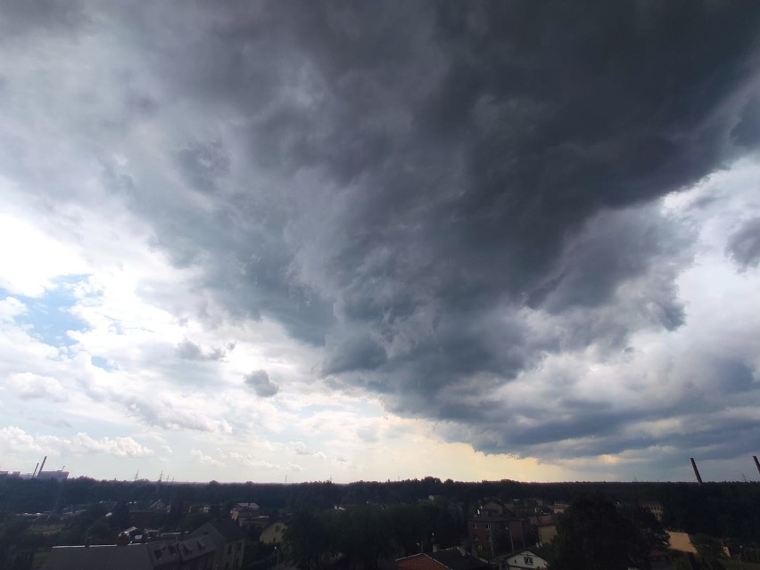 Silne burze przechodzą przez woj. śląskie. Zobaczcie zdjęcia...