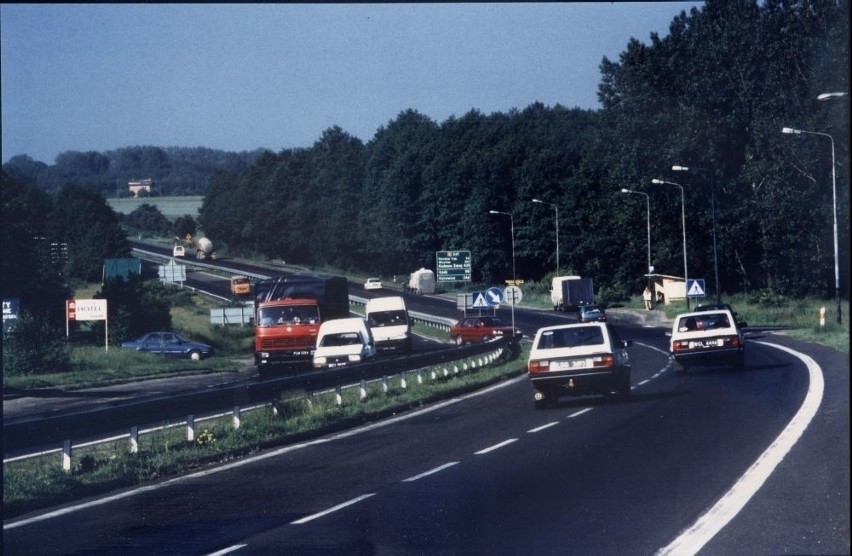 Autostrada A1 na odcinku Piotrków-Kamieńsk gotowa - kierowcy mogą jechać szybciej! Gierkówka odeszła w zapomnienie ARCHIWALNE ZDJĘCIA