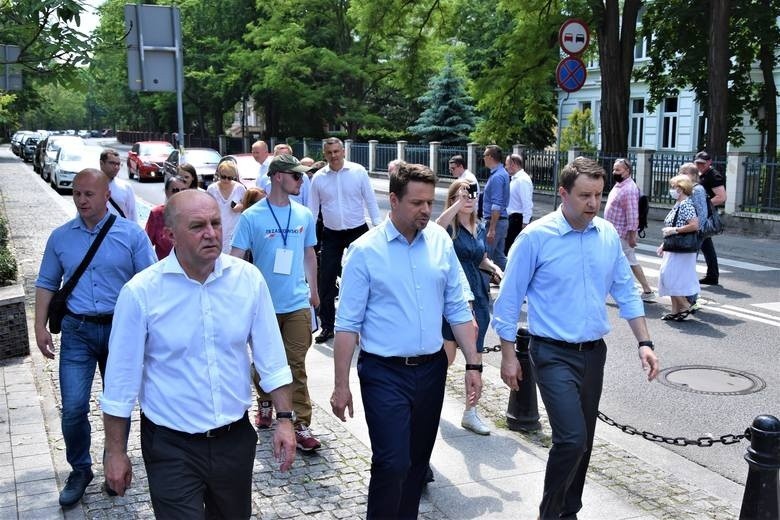 Prezydenci Trzaskowski i Wiśniewski uważają, że państwo...