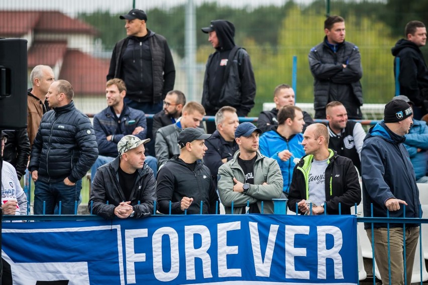 Niebiesko-czarni przegrali na stadionie przy ul. Sielskiej z...