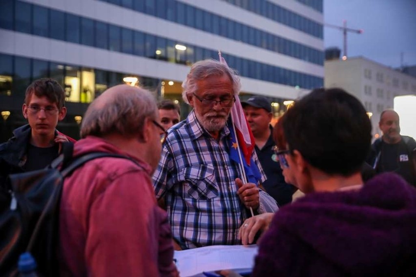 Kraków. Protest KOD pod siedzibą sądu w Krakowie [ZDJĘCIA]