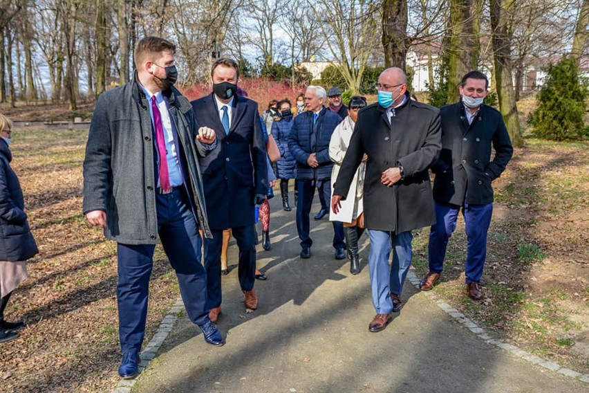 Pałac i park w Chróścinie należy już do gminy.