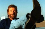 Chuck Norris skończył 84 lata. Zasłynął z głównych ról w "Strażniku Teksasu" i "Zaginionego w akcji"