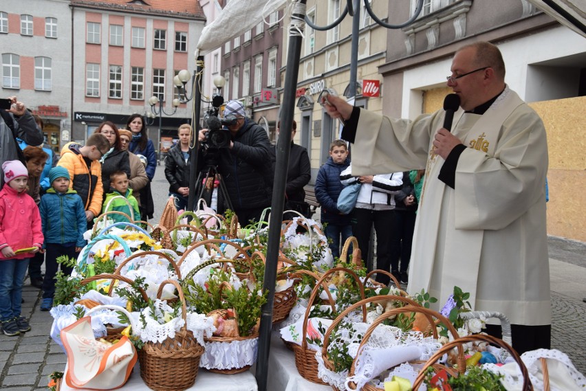 W Raciborzu poświęcono pokarmy i częstowano żurkiem