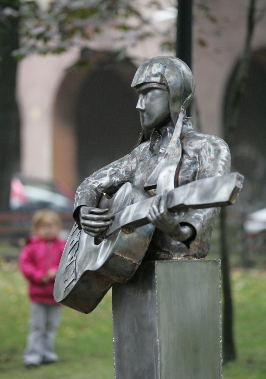 W Bytomiu odsłonięto rzeźbę Karin Stanek
