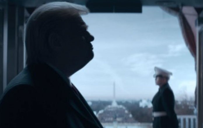 Brendan Gleeson jako Donald Trump w serialu "The Comey Rule"...