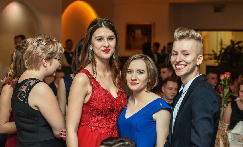 W nocy z 5 na 6 stycznia 2018 bal studniówkowy (w Hotelu...