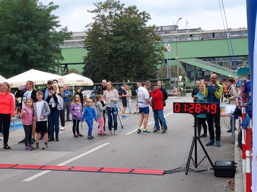 Ponad 200 osób wzięło udział w IV Biegu Szklarskim w Sandomierzu. Zobacz nowe zdjęcia