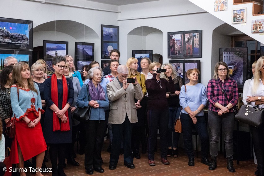 "W podróży mamy powietrze, sen, marzenia i widoki..." Wystawa fotografii podróżniczej Beaty Ślęzak w Bramie Wałowej w Stargardzie  