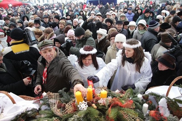 Przed ratusz przyszły setki białostoczan