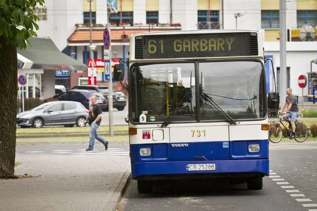 By dojechać do Dworca PKP Bydgoszcz Główna, mieszkańcy Szwederowa muszą przesiąść się z autobusu MZK na tramwaj i skasować drugi bilet