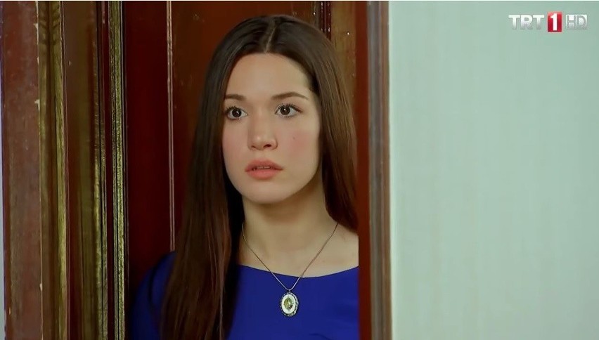 "Więzień miłości" odcinek 184. Zehra dowiaduje się, dlaczego Ömer nie wsiadł do samolotu. Mąż zaprasza ją na kolację [STRESZCZENIE ODCINKA]
