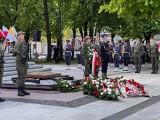 Radomianie uczcili 77 rocznicę zakończenia II wojny światowej. Na Grobie Nieznanego Żołnierza zostały złożone wieńce