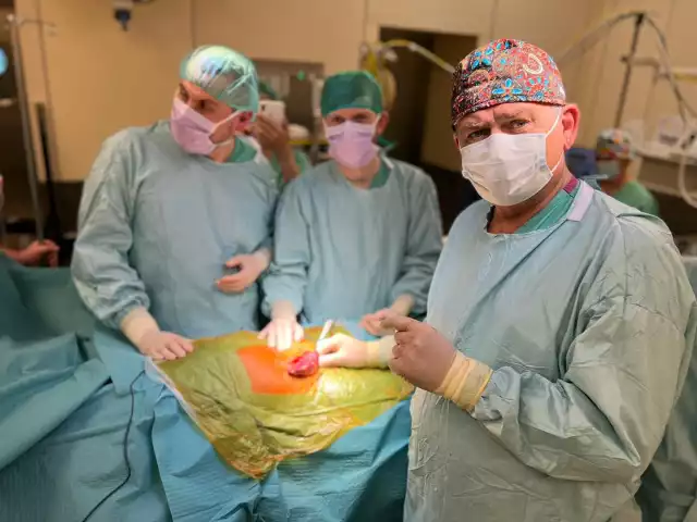 Operacja udała się dzięki współpracy lekarzy różnych specjalizacji.