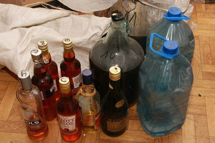 Policjanci zabezpieczyli ponad 200 litrów alkoholu