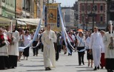 Boże Ciało we Wrocławiu. Tysiące wiernych przeszło w procesji [ZDJĘCIA]