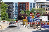 Wrocław: Trzy zakazy wjazdu w jednym miejscu. Wszystkie dotyczą tego samego odcinka drogi. O co chodzi?