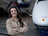 Paulina to jedyna w kraju kobietą, która wykonuje zawód pilota doświadczalnego. Pracuje w Mielcu