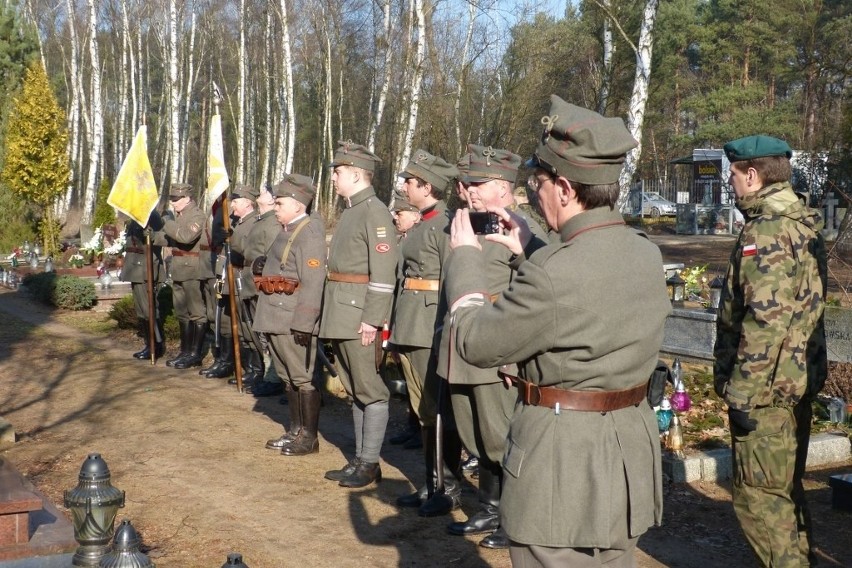 Junikowo: Tabliczka stanęła przy grobie bohatera Powstania Wielkopolskiego [ZDJĘCIA]