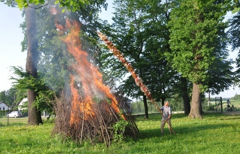Zgodnie z tradycją sobótkowe ognie zapłonęły w Witkowicach [ZDJĘCIA]
