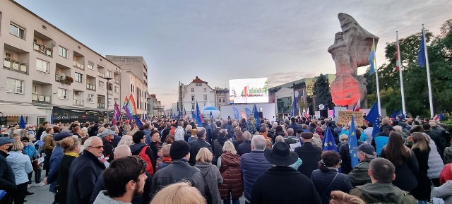 Opole zostaje w UE! Tłumy Opolan na manifestacji na placu Wolności
