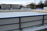 Ruszyło sztuczne lodowisko na Placu Piłsudskiego w Stalowej Woli. Jest też wypożyczalnia łyżew