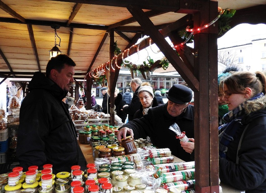 Rynek Kościuszki. Jarmark Świąteczny przed ratuszem (zdjęcia, wideo)