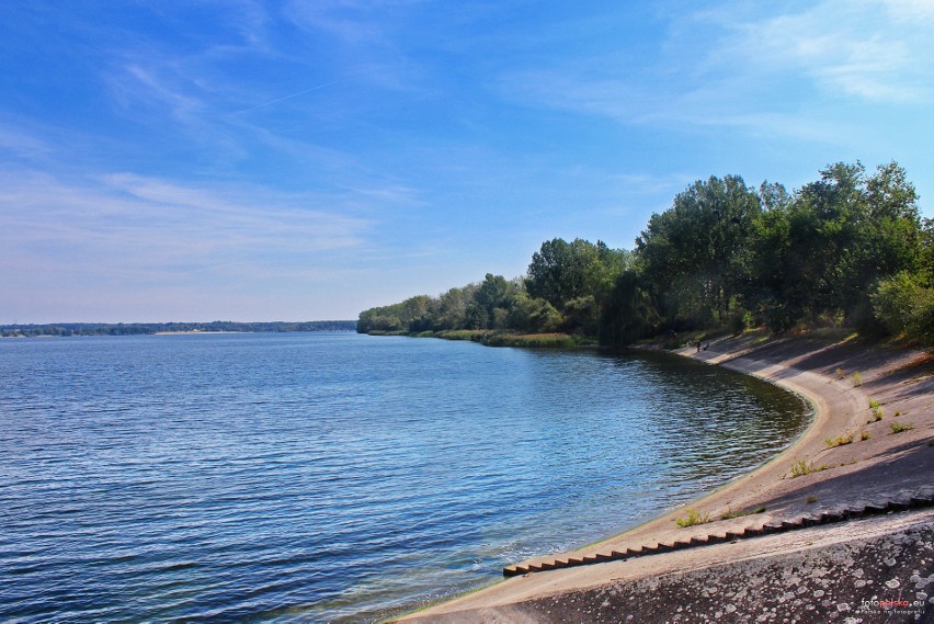 Jezioro Pławniowice o powierzchni około 250 ha i głębokości...