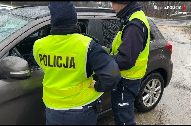 Policja z Gliwic zatrzymała pijanego kierowcę. 35-latek pożegna się ze swoim samochodem