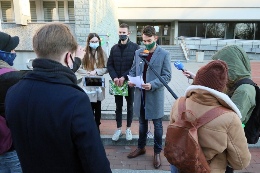 Koło Unii Europejskich Demokratów w Lublinie sprzeciwia się zapisowi w regulaminie zdalnego nauczania KUL