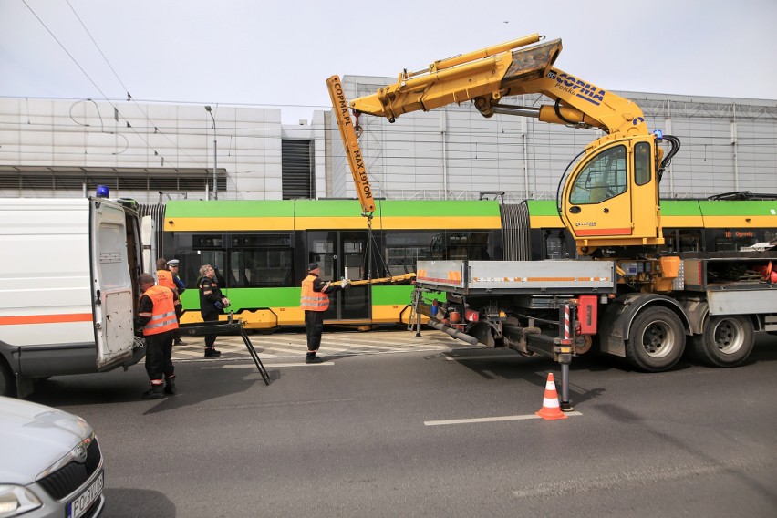 Z powodu awarii tramwaje są kierowane objazdem przez ulicę...