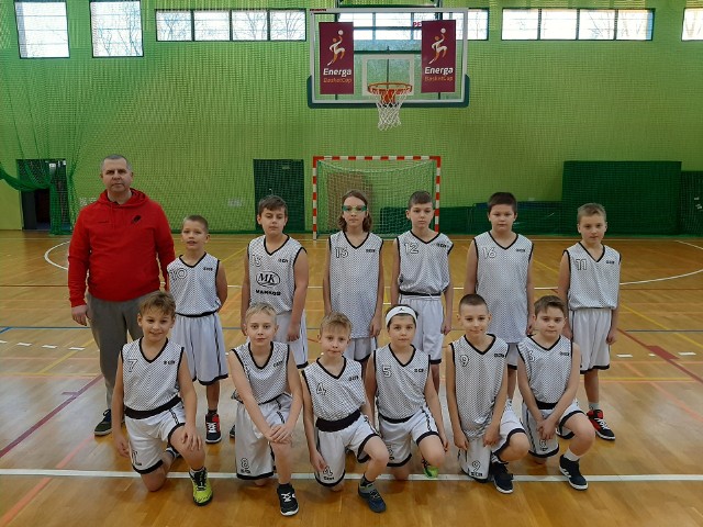 Najmłodszy zespół koszykarski słupskiej Energi. Życzymy powodzenia w kolejnych meczach