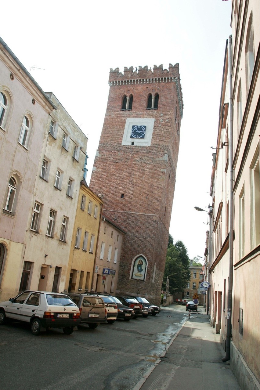 W Ząbkowicach Śląskich wznosi się prawdziwa krzywa wieża.