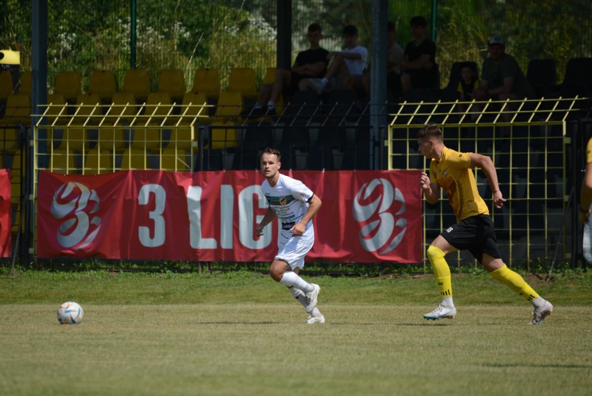 Piłkarze Staru Starachowice zremisowali w meczu kontrolnym z Czarnymi Połaniec 4:4. W obu zespołach byli testowani zawodnicy