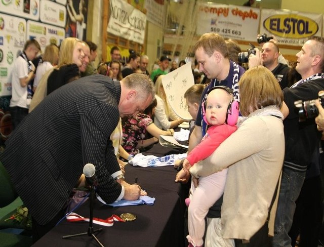 Po części oficjalnej przyszedł czas na rozmowy z zawodniczkami, wspólne zdjęcia i możliwość uzyskania autografów