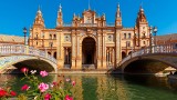 Hiszpania zachwyca! Poznajcie 17 unikatowych miejsc UNESCO: katedra pośrodku meczetu, wiszące domy, cuda natury i inne niespodzianki