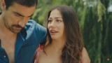 "Miłość i przeznaczenie" odcinek 38. Zeynep i Mehdi jadą w podróż poślubną z bliskimi! Emine ucieka z domu [STRESZCZENIE ODCINKA]
