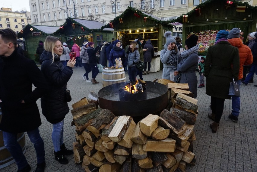 Jarmark na placu Wolności można odwiedzać do 21 grudnia w...