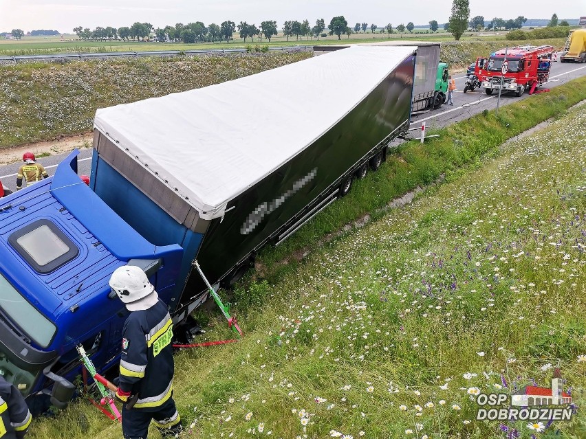 Wypadek dwóch tirów na obwodnicy Dobrodzienia