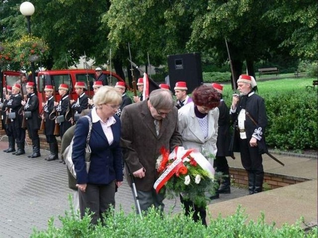 Pod pomnikiem Juliusza Tarnowskiego, jak co roku, zebrani złożą kwiaty.