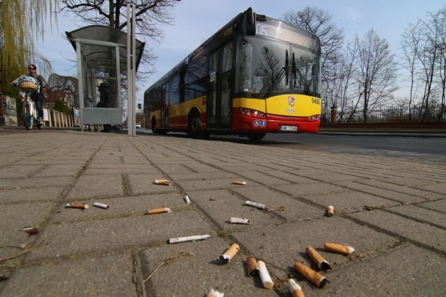 Święta bez dymka byłyby dużo zdrowsze. "Dym działa niszczycielsko nie tylko na układ oddechowy i układ krążenia, ale i na przewód pokarmowy"