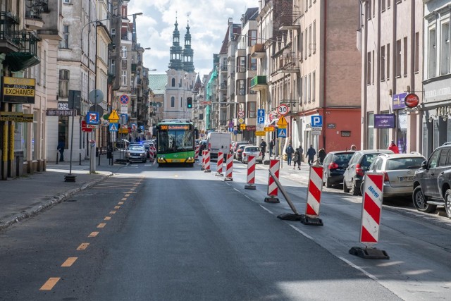 Przy ul. Garbary 40 trwa remont budynku - Miejski Inżynier Ruchu ostrzega pieszych przed utrudnieniami