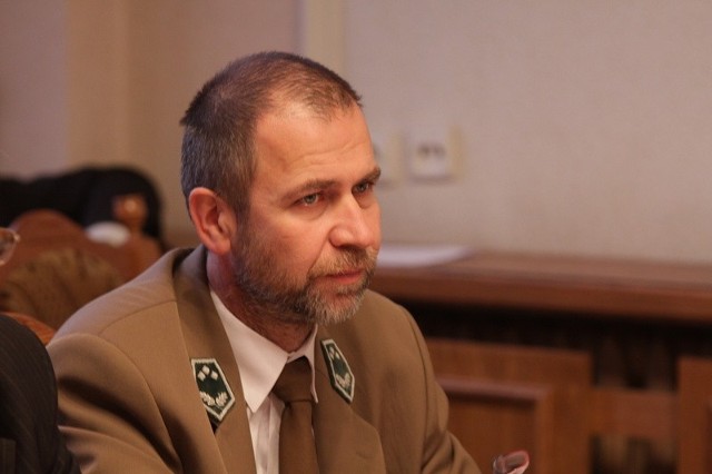 Dariusz Kwaśniewski na sesji rady miejskiej.