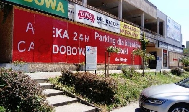 UOKiK ukarał przedsiębiorcę, który przy ul. Hirszfelda we Wrocławiu żądał od kierowców 200 złotych za zaparkowanie auta.