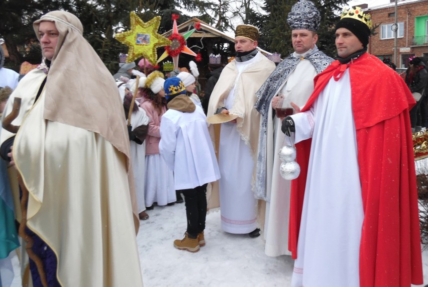 Trzej Królowie w Skalbmierzu. Przyjechali z fasonem - piękną... bryczką [ZDJĘCIA]