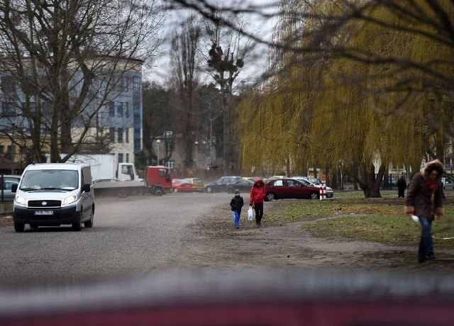 Ul. Długa ma być przedłużona między Szosą Chełmińską a św. Józefa. Będzie jednym z dojazdów do szpitala wojewódzkiego. Z tego fragmentu według ostatnich prognoz ma korzystać ok. 4,5 tys. aut na dobę. Wkrótce mają być rozpisane w tej sprawie konsultacje