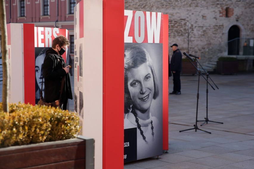 „Pokolenia wolności”, czyli wyjątkowa wystawa na dziedzińcu zamkowym w Lublinie. Zobacz zdjęcia z otwarcia ekspozycji